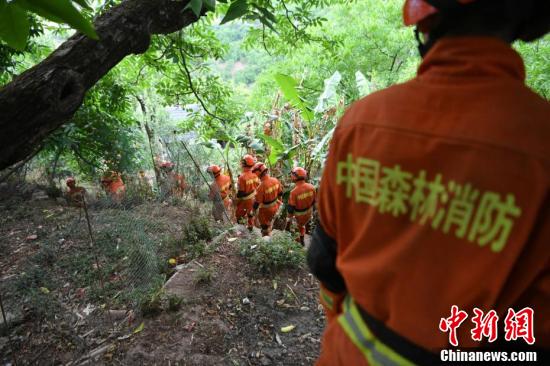漾濞震區(qū) 帳篷里的新家，風(fēng)雨中的溫暖港灣
